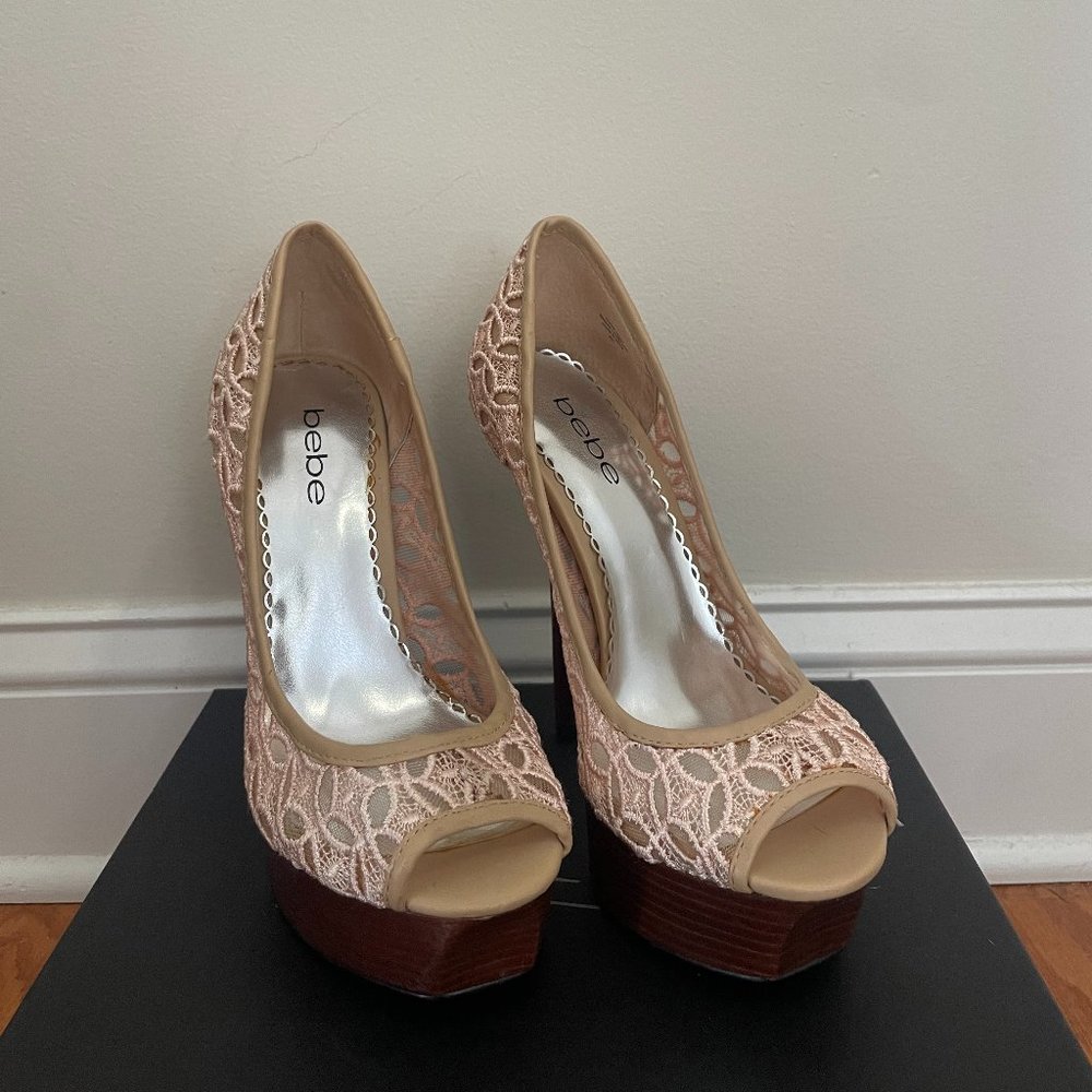 Bebe champagne/tan pump lace heel